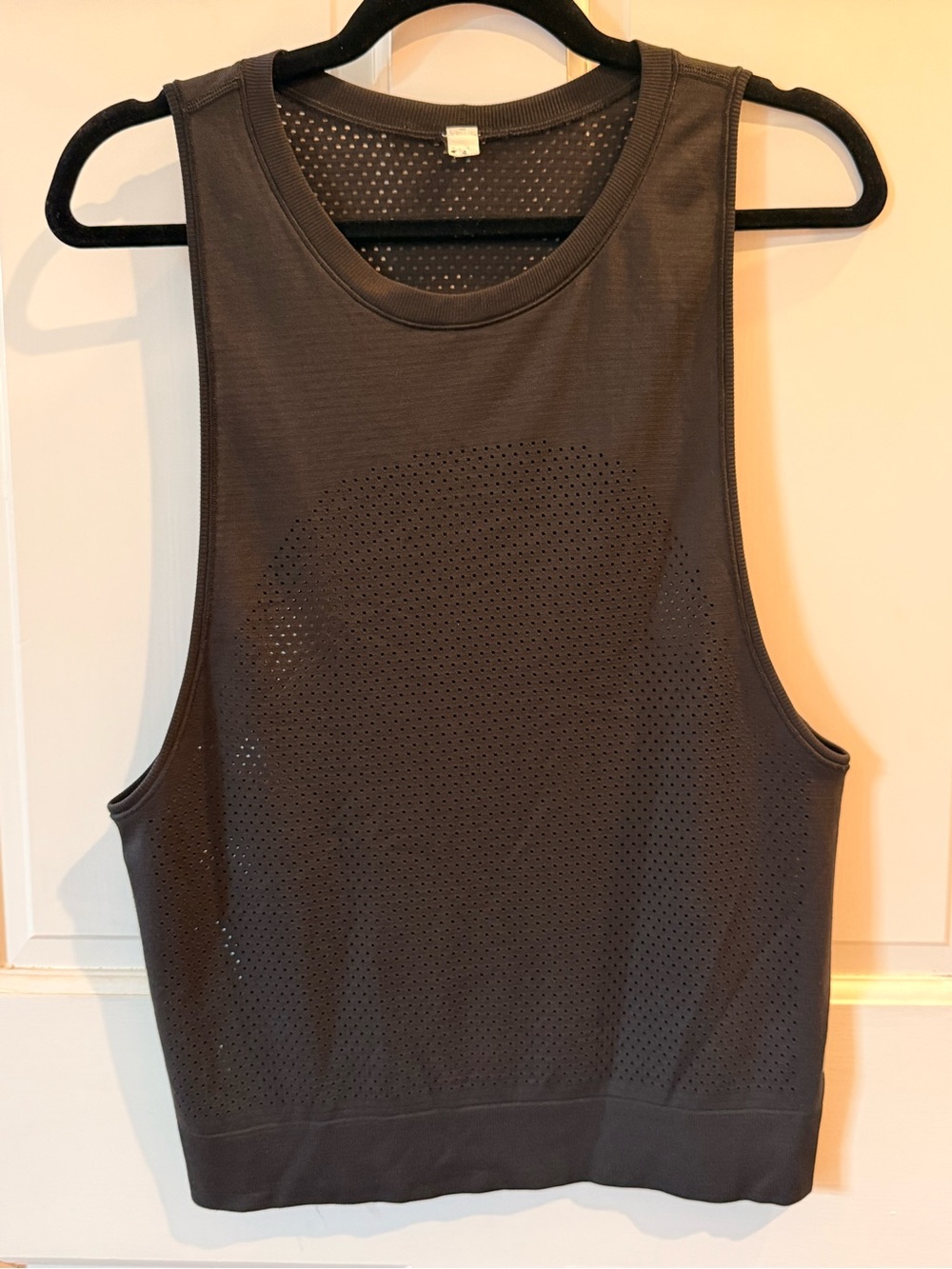 Lululemon Black Seamless Mesh Tank Top Athletic Workout Yoga Size 4